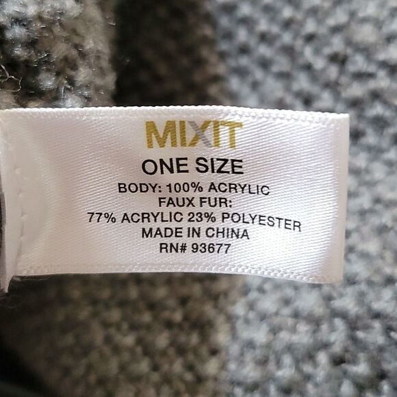 **MIXIT Faux Fur Oversized Cape Sweater OS - Picture 8 of 8